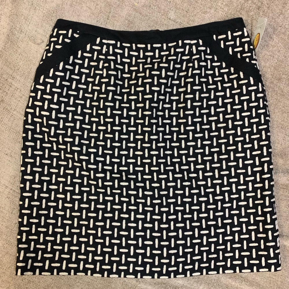 NWT 100% Wool Black & White Skirt (16P)
